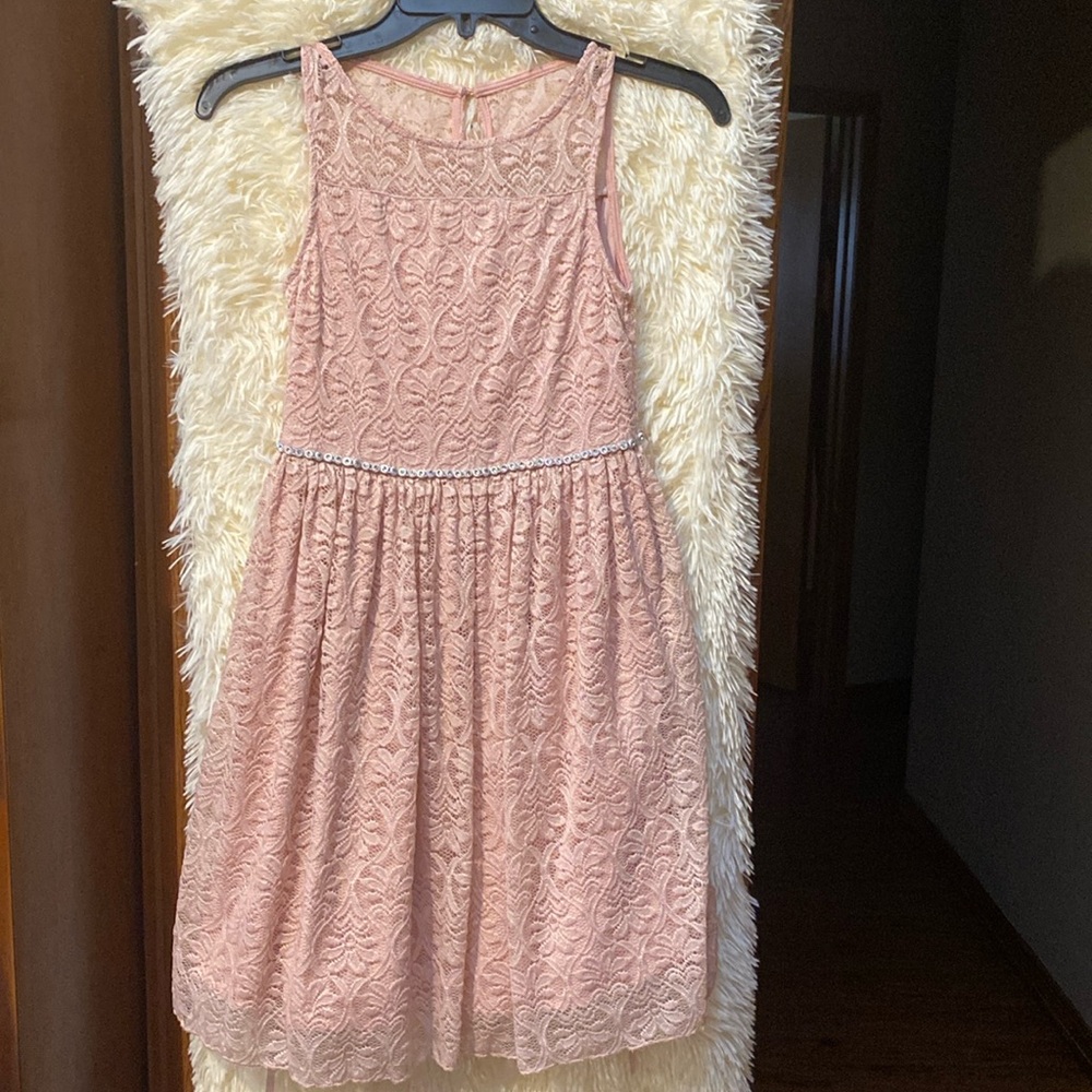 Pretty Sleeveless Young Girl’s Lace Party Dress By Speechless. Size 12.